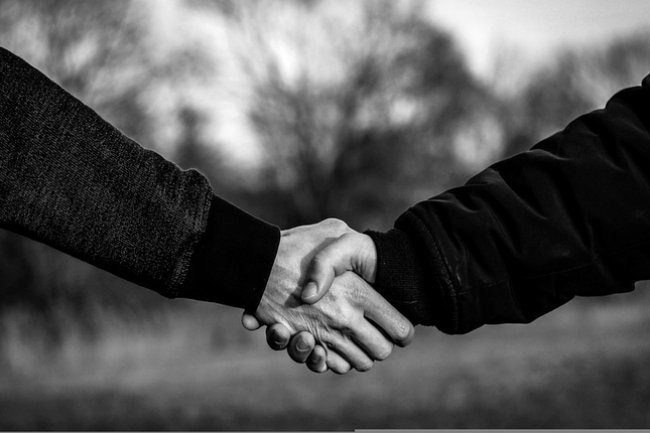 البطمي يكتب حول تأثير الفايسبوك على فكر الانسان وسلوكه تجاه الآخر