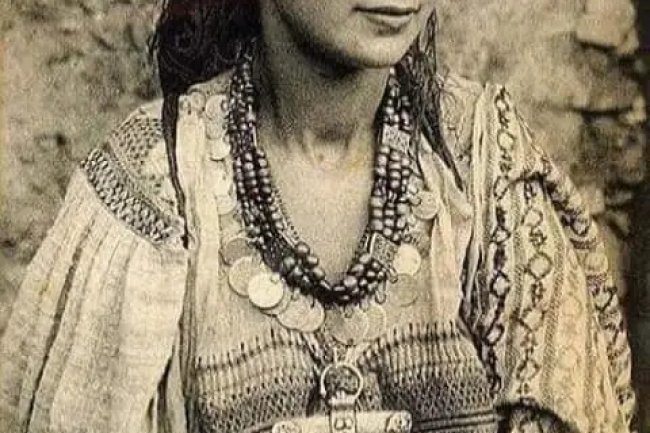 الإندماج الثقافي بداية نهاية الثقافات القديمة : الامازيغية نمودجا