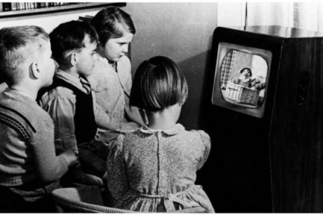 نوستالجيا الزمن الجميل البساطة و الألفة التي إفتقدها مجتمع التكنولوجيا :التلفزة كنموذج