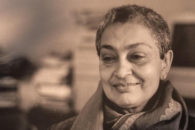 "غاياتري سبيفاك" الناقدة الأدبية الأكثر تأثيرا في العصر الحالي ذات الأصول الهندية :نبذة عن سيرتها الذاتية و أهم الأفكار