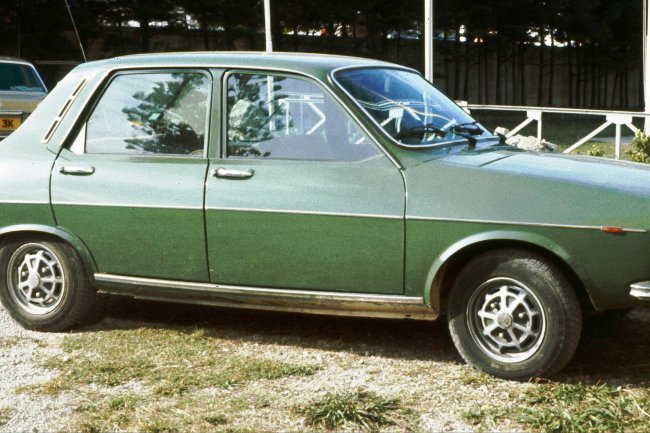 ابراهيم مبشور يسرد قصة أبيه مع سيارة "رينو 12"- سيارة الأجداد- بشكل ساخر