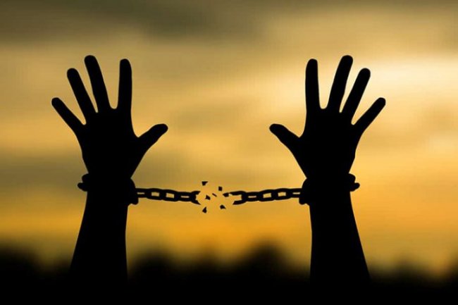 "التحرر" يأخد منحى خاطئ لمفهوم التمرد ليصبح وهما لا يقل سوءًا و رجعية عن سابقه 