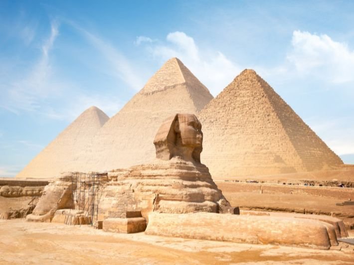 من بنى الأهرامات هل حقا المصريون القدماء أم كائنات مجهولة ؟