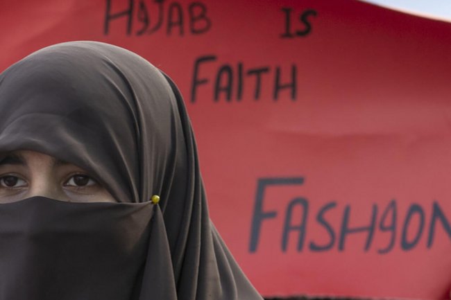 هل الحجاب فريضة؟ ولماذا يصر عليه الشيوخ أكثر من مظاهر الإسلام الأخرى ؟