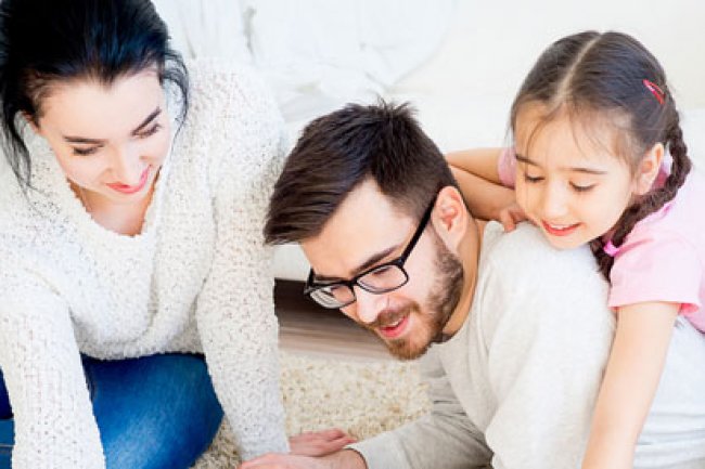 دور العاطفة والعقلانية في تربية الأبناء