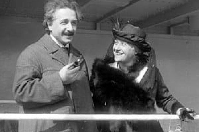 رواية  نظرية الحزن عندما أراد أينشتاين تحويل زوجته عالمة الرياضيات إلى خادمة !